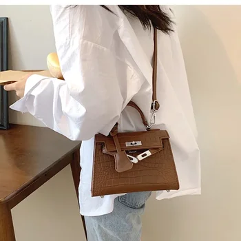 2023 Модни дамски чанти, изящни и универсални чанти с кръстосано тяло, модерни чанти за градска красота, чанти за рамо от висок клас