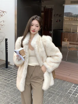 Faux Fox Fur Coat Women 2023 Зимна нова мода Корейска къса свободна дебела топлина Космато палто