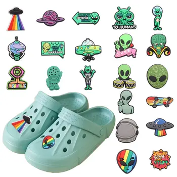  добро качество 1бр PVC обувки талисмани зелен извънземен космически кораб планета аксесоари детски обувки украшение годни крок джибз DIY парти подарък